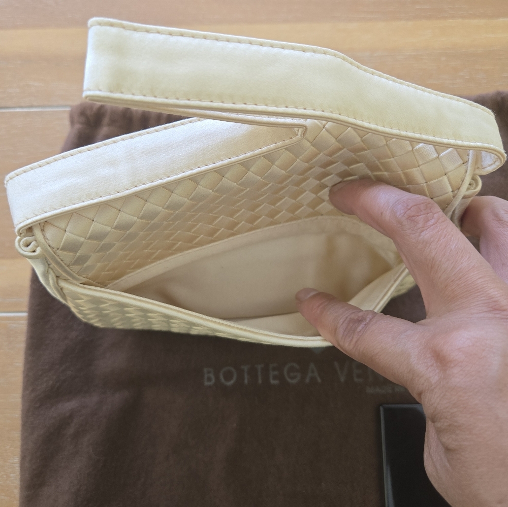 Bottega Veneta Cream Shoulder Bag - Picture 3 of 8
